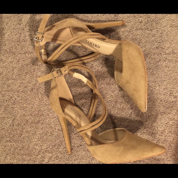 Tan heels NEW - Picture 3 of 3